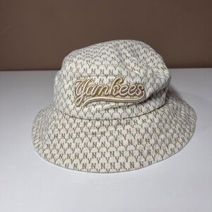 NWOT MLB NY New York Yankees Monogram Bucket Hat Uni-Sex Adult Size F 50L